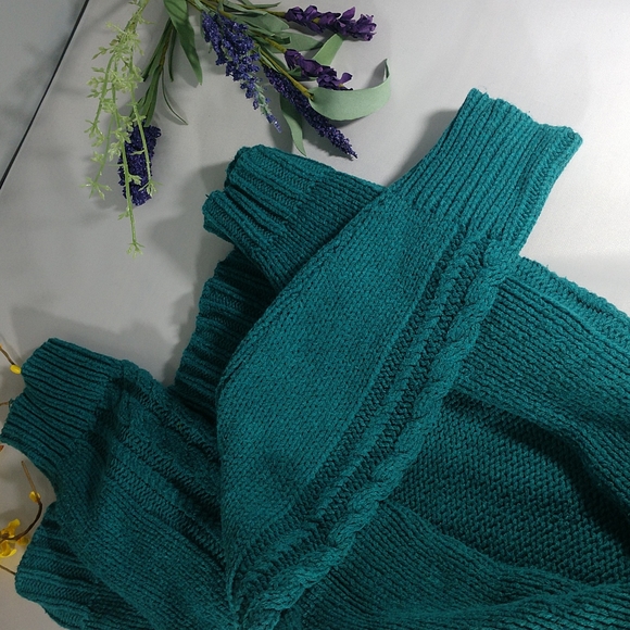 Old Navy Beautiful Sweater - Picture 6 of 7